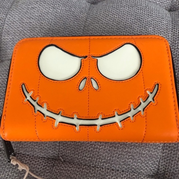 Disney Nightmare Before Christmas: Pumpkin Jack Glow in the Dark zip around wall - Picture 1 of 8